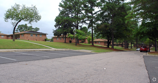 Building Photo - Raleigh Club Apartments