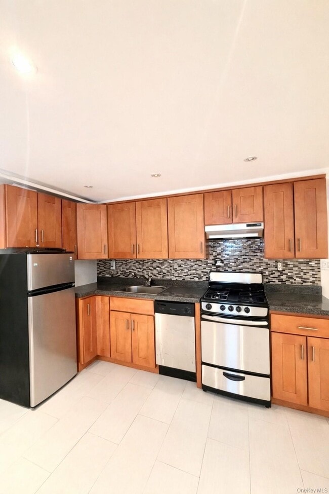 Building Photo - 15-63-63 Murray St