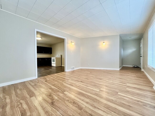 Building Photo - Spacious Three Bedroom Home in Muskegon