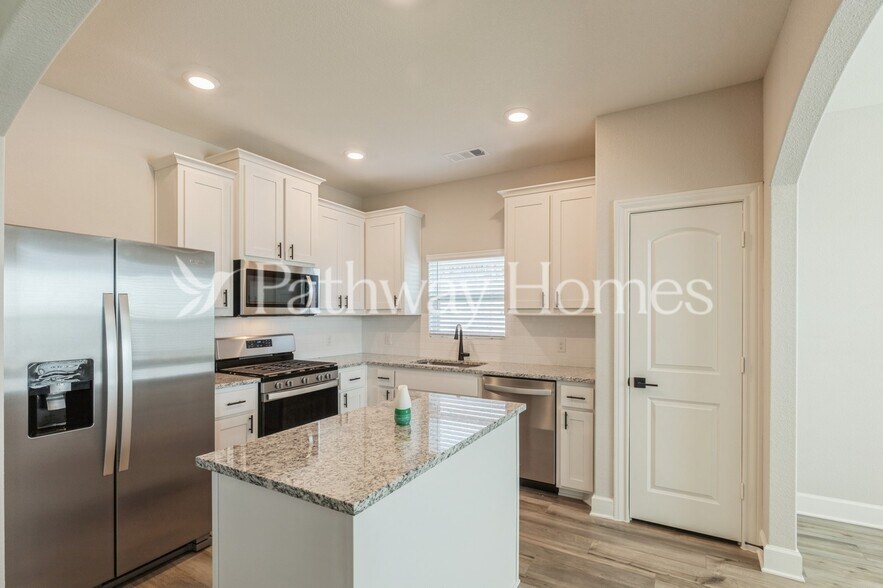 Building Photo - 1032 Sleepy Owl Ln