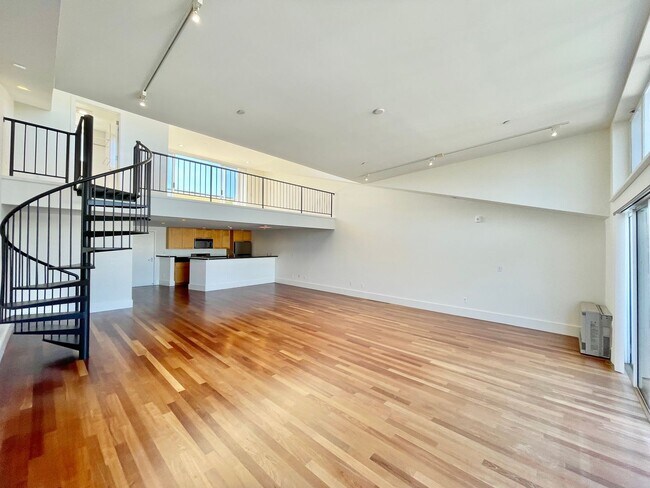Building Photo - Sun Drenched Mission Loft! Top floor/Penthouse unit! 1BD/2BA! 1,202 SqFt! Parking! Laundry! Stora...
