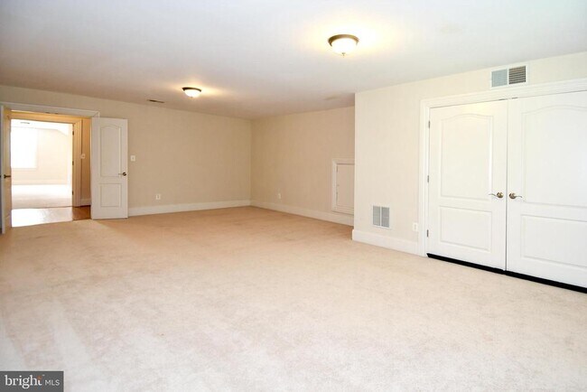 Building Photo - 7104 Old Dominion Dr