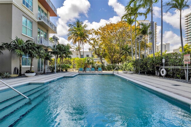 Building Photo - 313 NE 2nd St