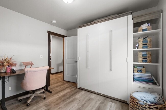 Building Photo - Stunning Townhome with Mountain Views for ...