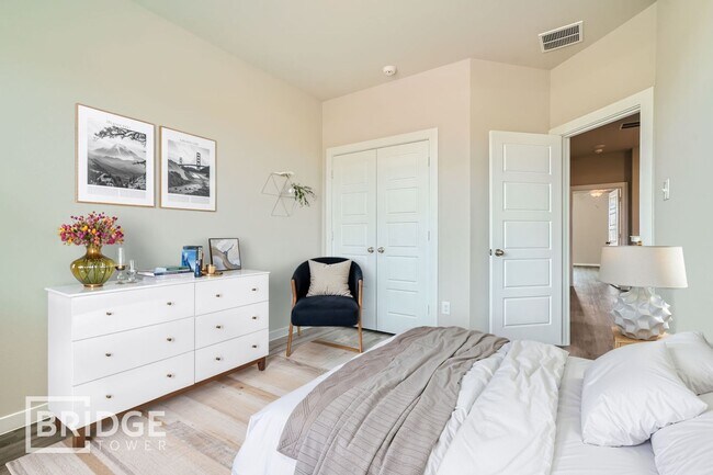 Building Photo - 430 S Centro Cir