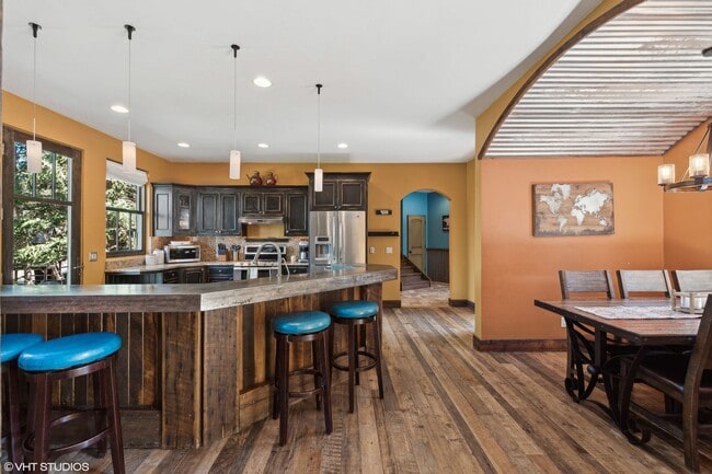 Building Photo - Charming 4 bedroom Home in Whitefish on 3 Acres