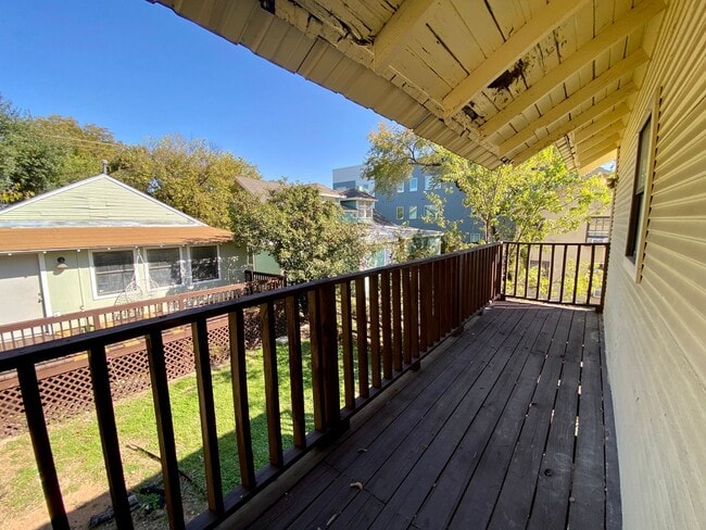 Building Photo - 30th-407 E