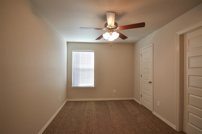 Building Photo - 641 N Keats Dr