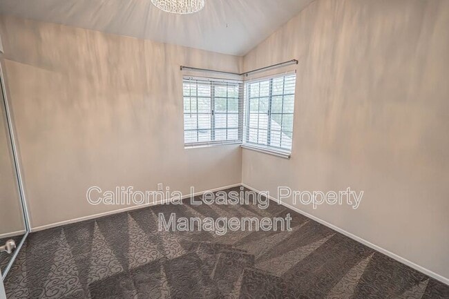 Building Photo - 28552 Avocado Pl