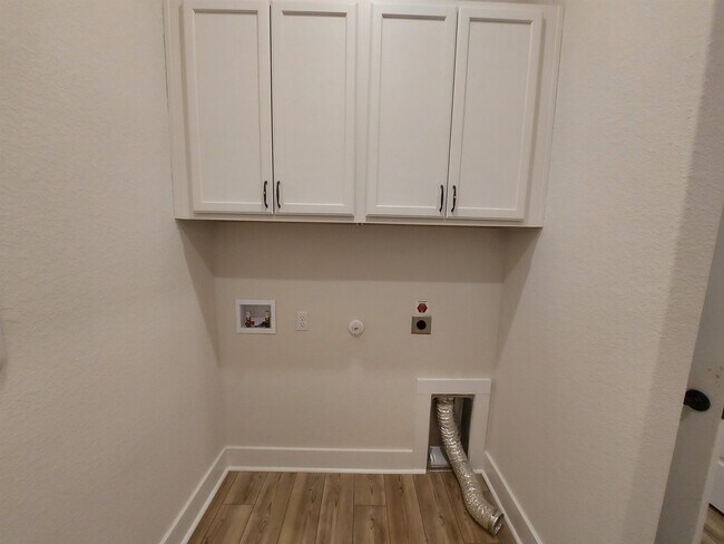 Building Photo - 401 Verbena Dr