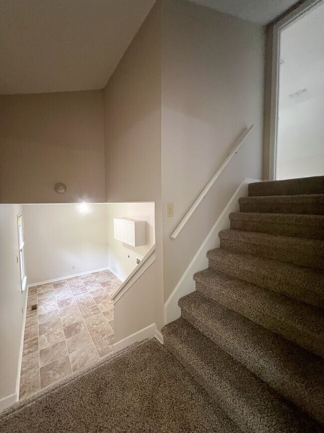 Building Photo - Gorgeous Single-Family Home! Large Deck, B...