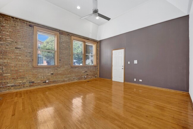 Building Photo - 2859 S Lowe Ave