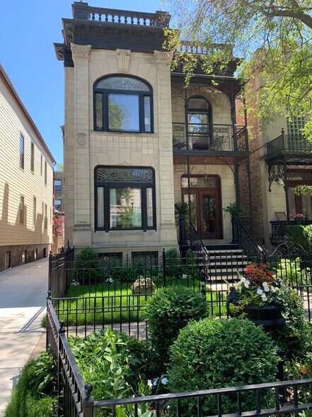 Primary Photo - 707 W Roscoe St
