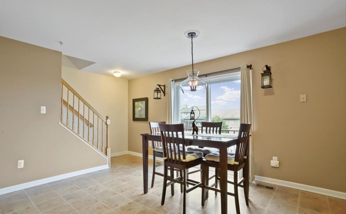 Building Photo - 1121 Frontline Dr