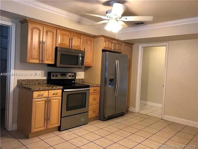 Building Photo - 12253 SW 82nd Ave
