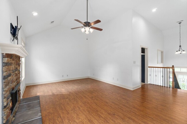 Building Photo - Pet Friendly Four Bedroom with Basement!