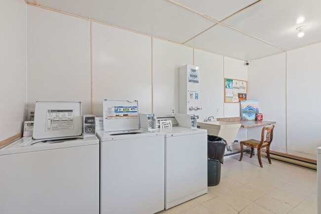 Building Photo - 171 ID-28