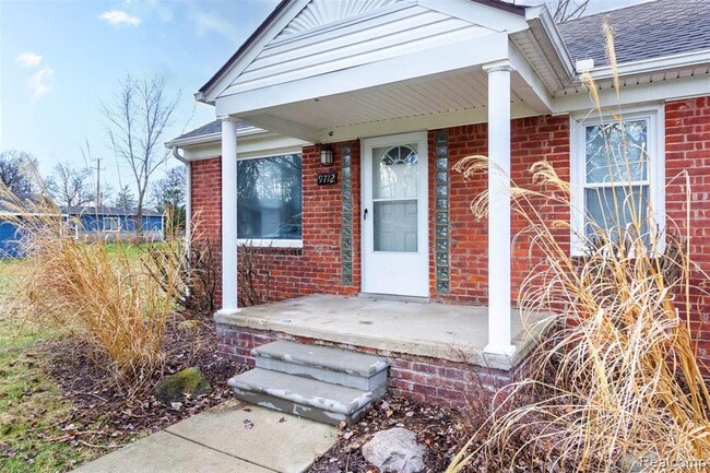 Building Photo - 9712 Cherokee St