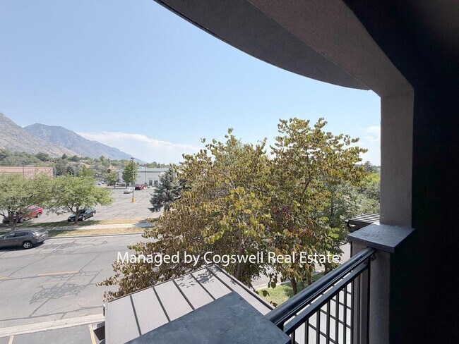 Building Photo - 5005 N Edgewood Dr