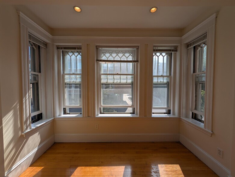 Building Photo - 335A Harvard St