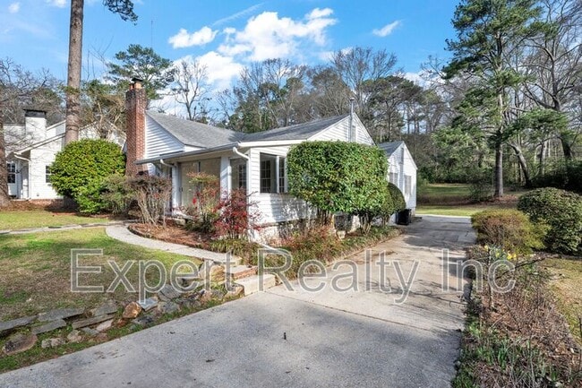 Building Photo - 1542 Somerset Dr