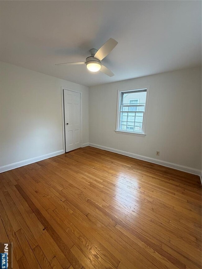 Building Photo - 364 Owen Ave