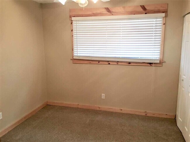 Building Photo - Beautful Condo in Tall Pines