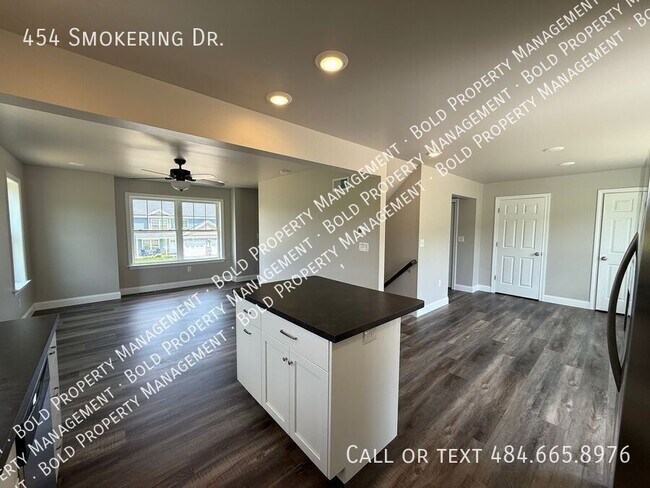 Building Photo - 454 Smokering Dr