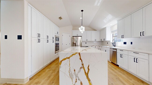 Building Photo - 22010 Rockchester Dr