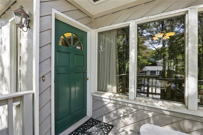 Building Photo - 586 Starlight Dr NE