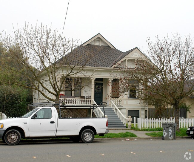 Primary Photo - 525 A St