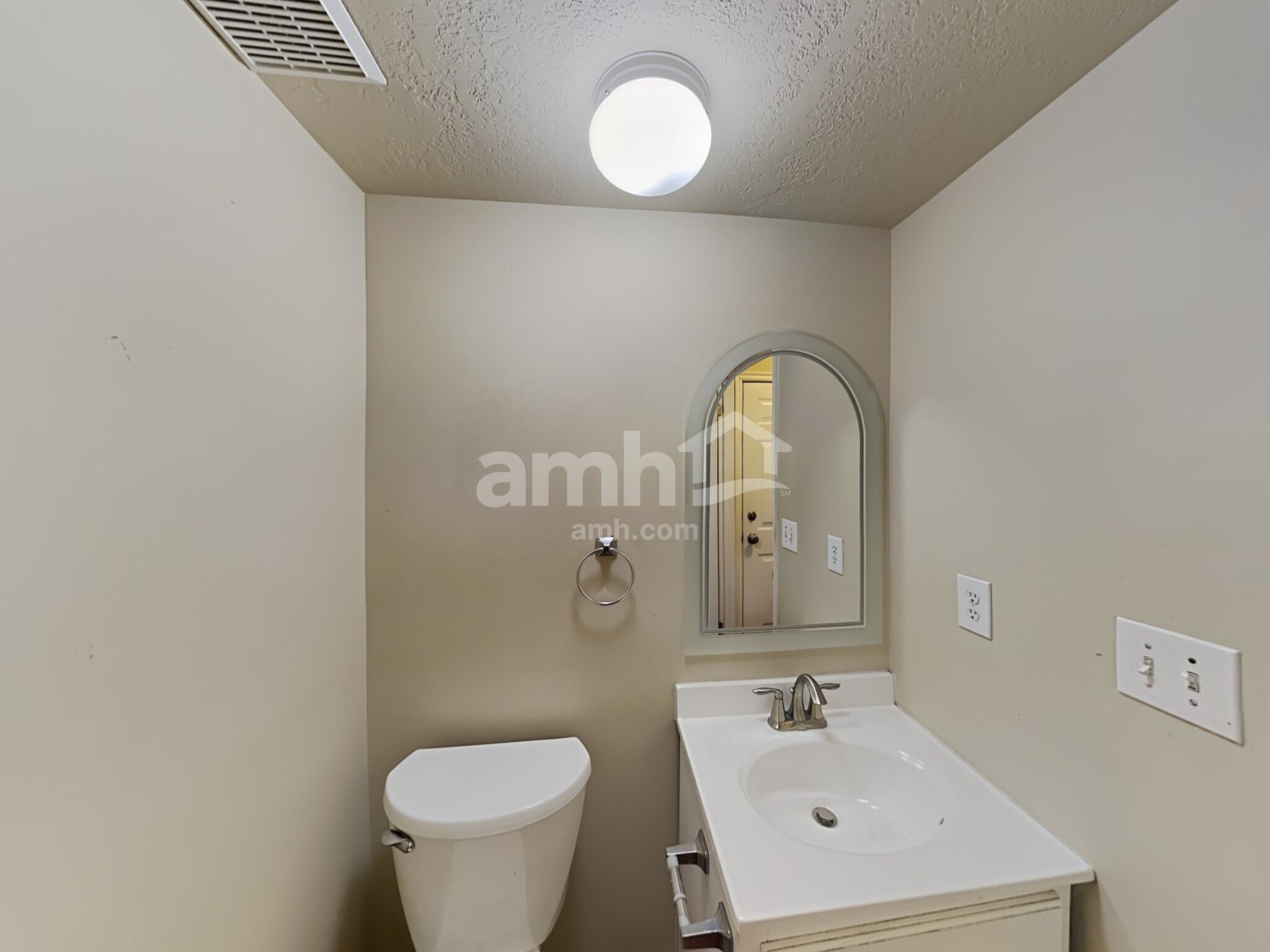 Building Photo - 568 S 925 E