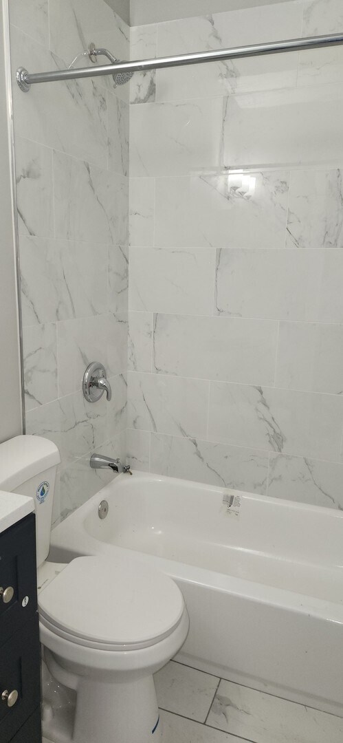 Building Photo - 1023 E 45th St