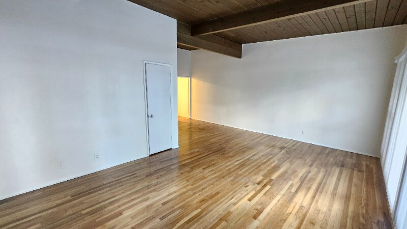 Building Photo - 11032 Moorpark St