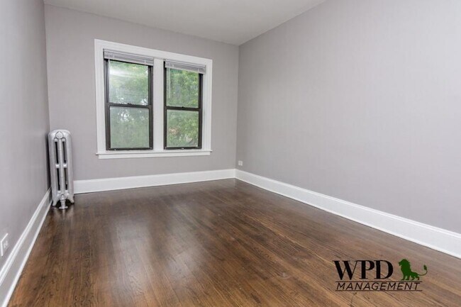 Building Photo - 3 bedroom in Chicago IL 60620