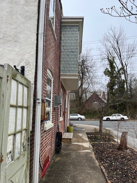 Building Photo - 730 Woodlawn Ave