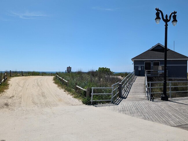 Building Photo - 207 Oriental Ave