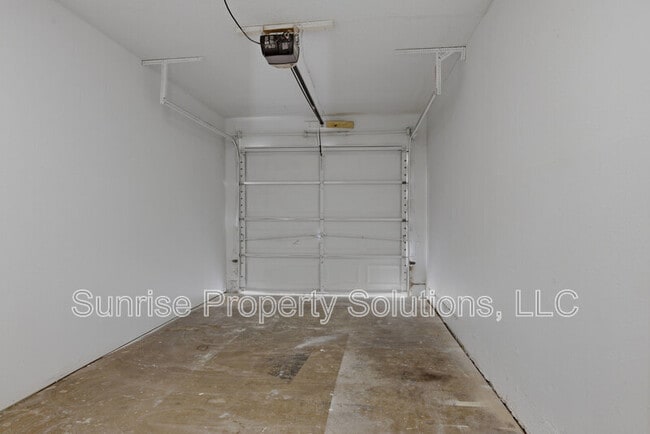 Building Photo - 9301 N Sherwell Dr