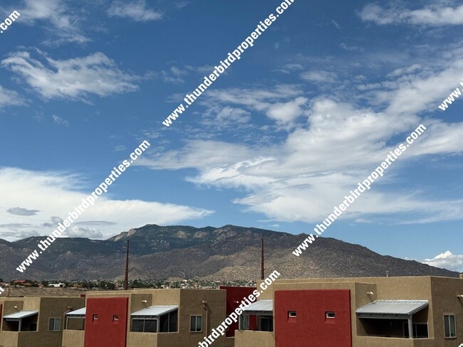Building Photo - 1523 Borrego Dr SE