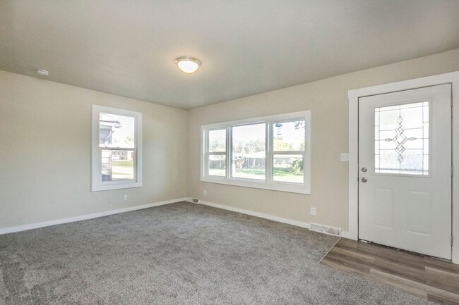 Building Photo - Spacious 2 Bedroom 1 Bathroom home