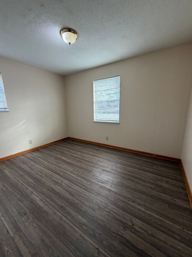 Building Photo - 189 Warden Dr