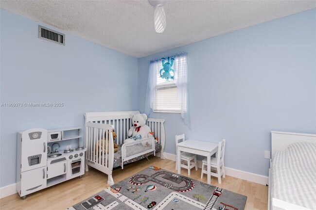 Building Photo - 4020 Crystal Lake Dr