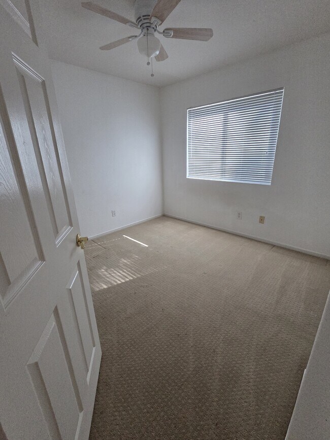 Building Photo - 10754 Westonhill Dr