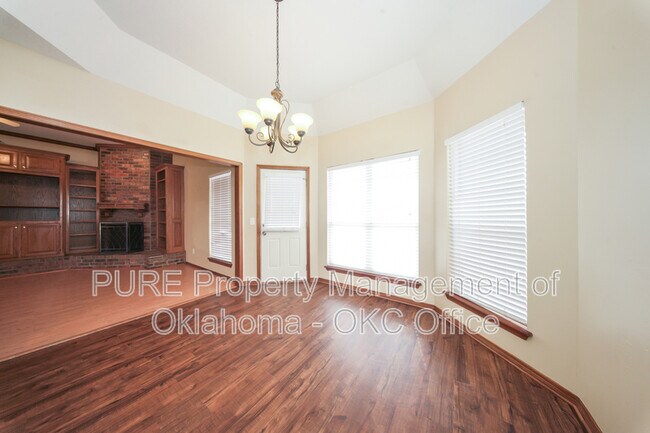 Building Photo - 160 N Lakeside Terrace