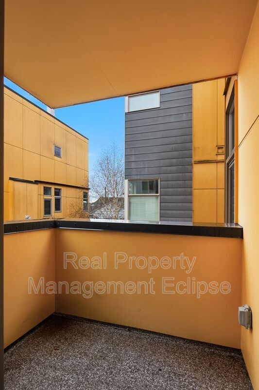 Building Photo - 1761 19th Ave S