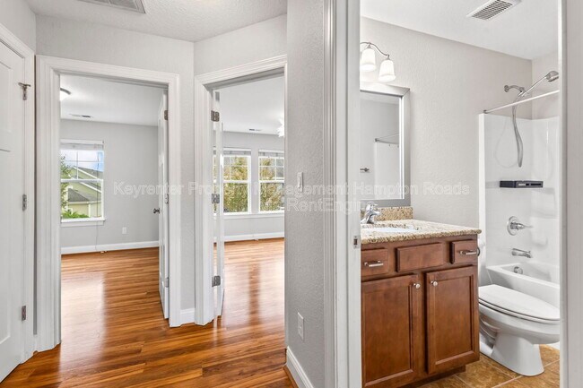 Building Photo - 611 Vero St