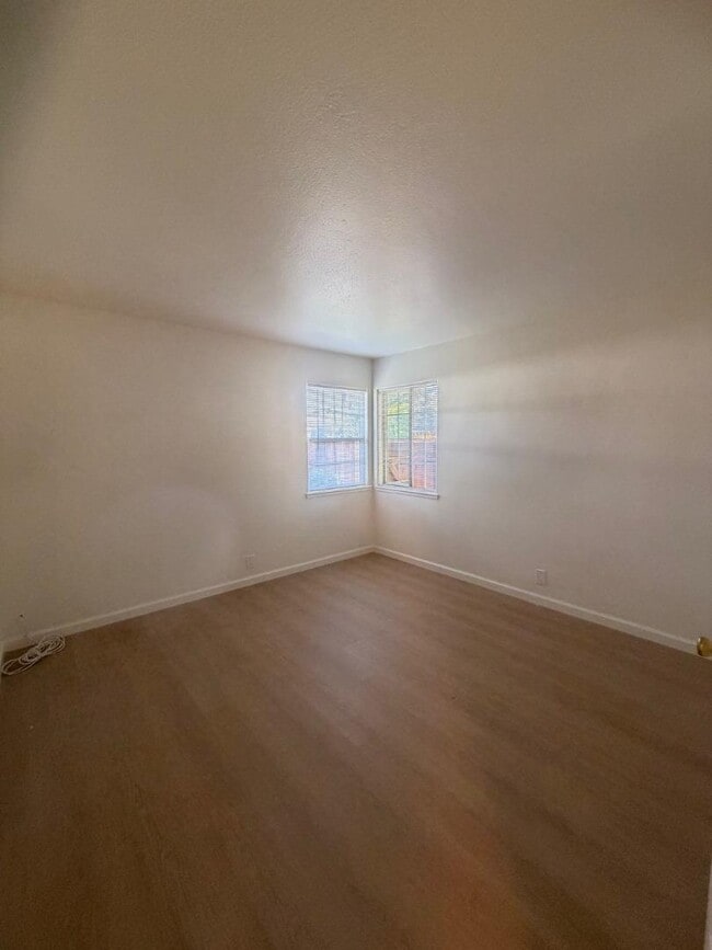 Building Photo - 715 Schafer Rd