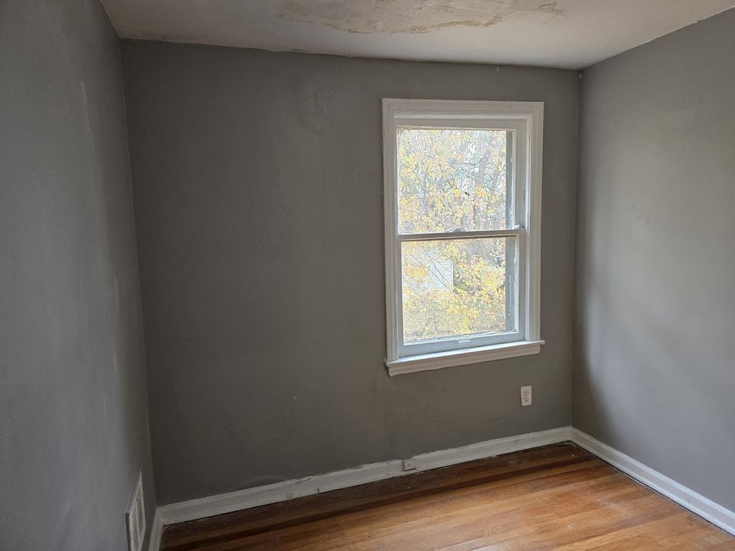 Building Photo - 8239 Manor