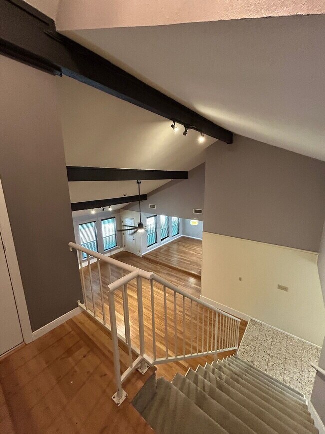 Building Photo - Spacious 5-Bedroom Home Steps from Walnut ...
