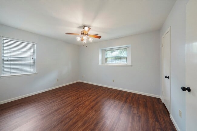 Building Photo - 10502 Timberwood Dr